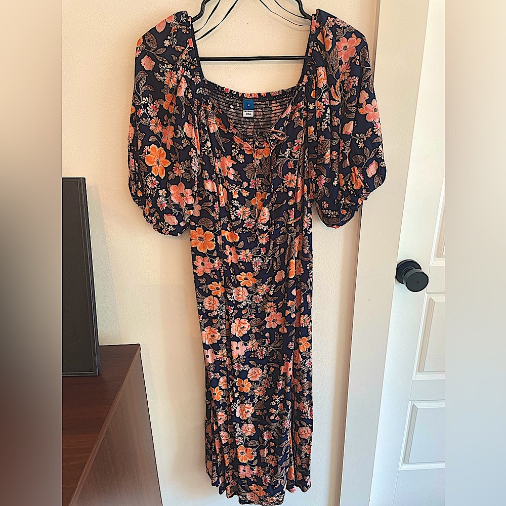 Floral print Old Navy Dress. Size medium.